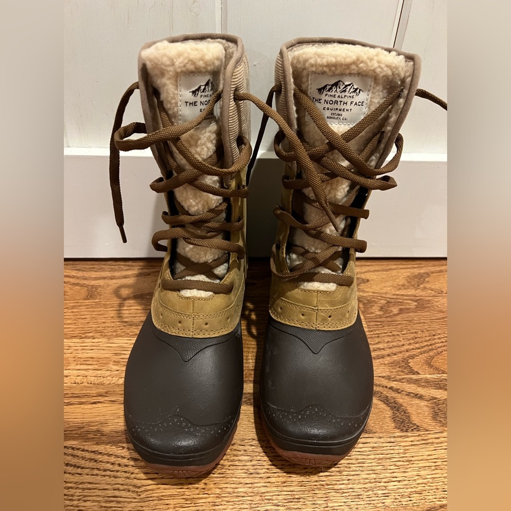 North Face Fine Alpine women’s boots NWOT size 8.5